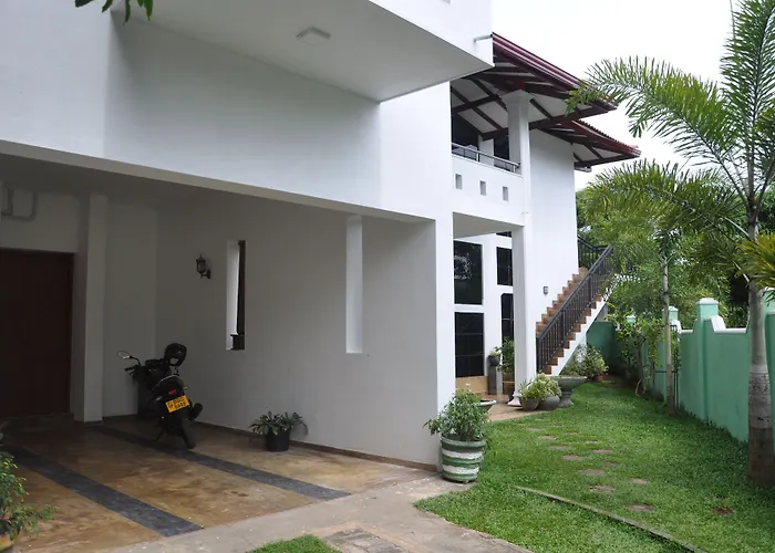 Shakuna Villa Hikkaduwa