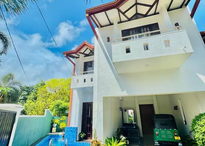 Shakuna Villa Hikkaduwa
