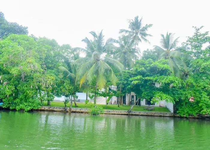 The Green Lagoon Villa Hikkaduwa
